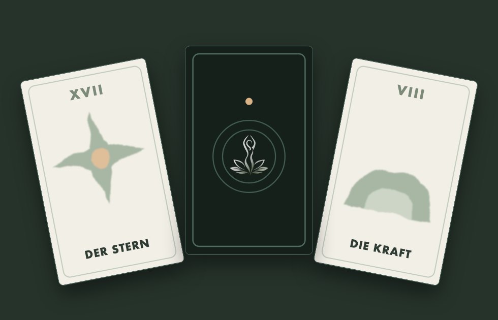 Drei Karten aus dem Rooted Tarot, zwei aufgedeckt und eine verdeckt